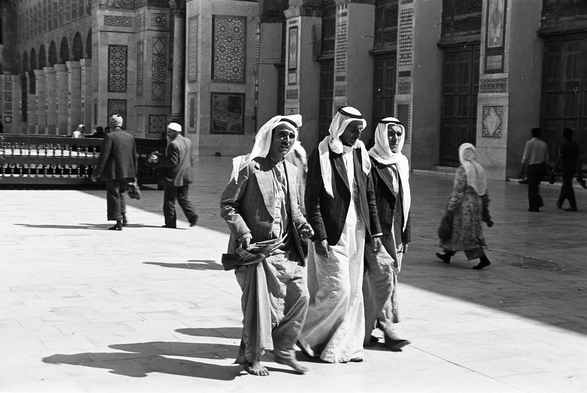 التاريخ السوري المعاصر - صحن مسجد بني أمية عام 1980 (2)