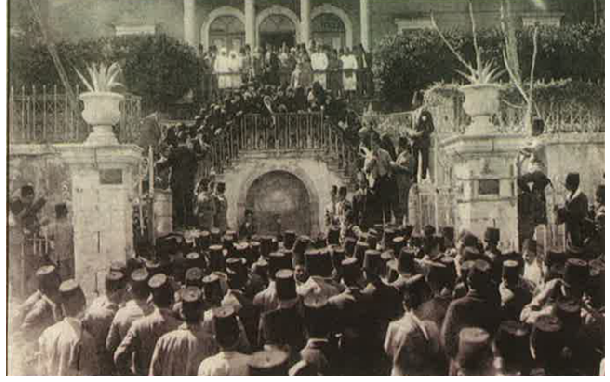 مظاهرة الطلاب في دمشق احتجاجاً على تخفيض ميزانية الجامعة السورية 1929