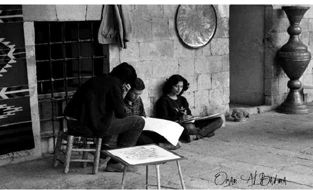 طلبة كلية الفنون الجميلة في التكية السليمانية بدمشق عام 1982