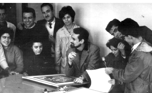لؤي كيالي مع طلابه في كلية الفنون الجميلة عام 1963م