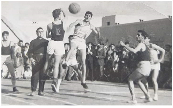 لقاء نادي الرشيد من الرقة والنادي العربي من حلب في عام 1965  