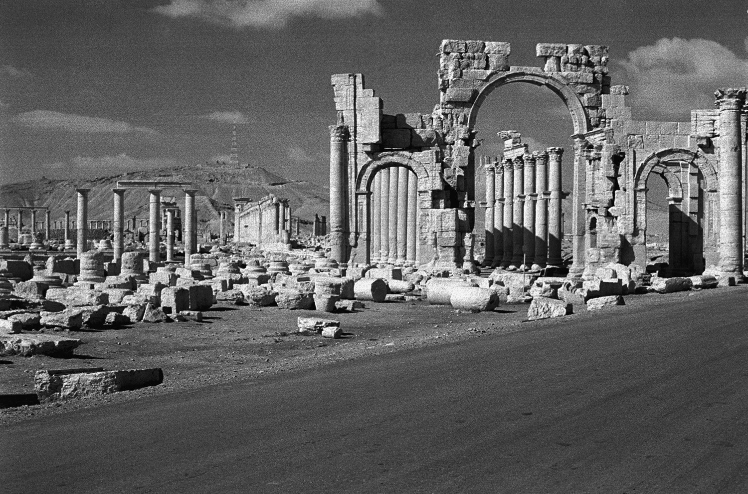 التاريخ السوري المعاصر - قوس النصر في تدمر عام 1985