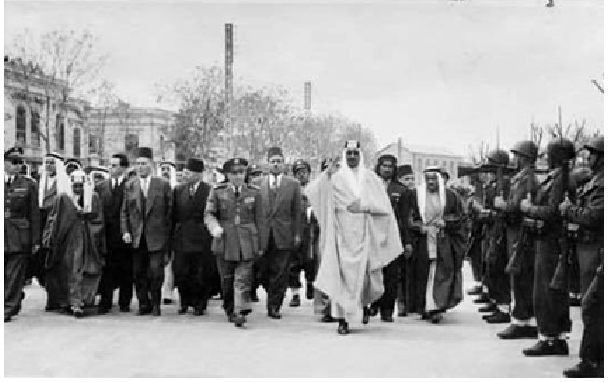 الأمير سعود بن عبد العزيز وأديب الشيشكلي في حلب عام 1953