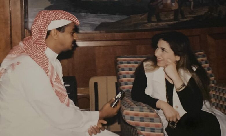 الإعلامية عزة الشرع مع الإعلامي يحيى زريقان في البحرين عام 1996م