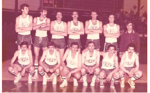 فريق نادي الجلاء لكرة السلة في صالة تشرين عام 1978