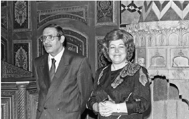 التاريخ السوري المعاصر - محمود الزعبي ونجاح العطار في حفل تكريم الفنانين التشكيليين في دمشق 1989