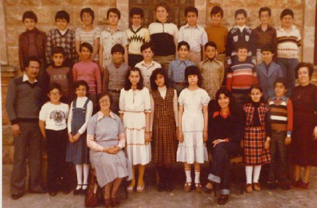 طلاب الصف السادس في مدرسة الأميركان في حلب عام 1980