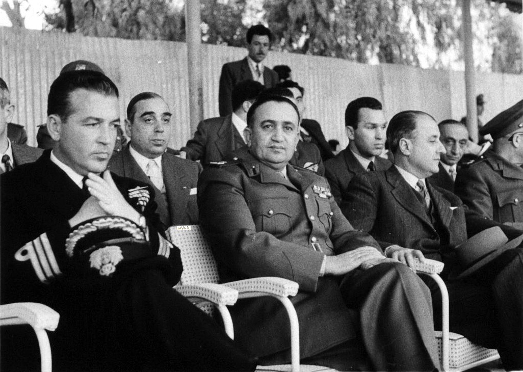 التاريخ السوري المعاصر - توفيق نظام الدين وعدد من اعضاء السلك الدبلوماسي في الملعب البلدي بدمشق 1957