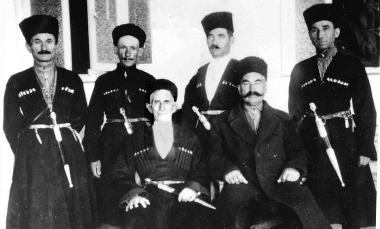 ثلة من رجالات الشركس في بلدة خناصر بريف حلب عام 1954