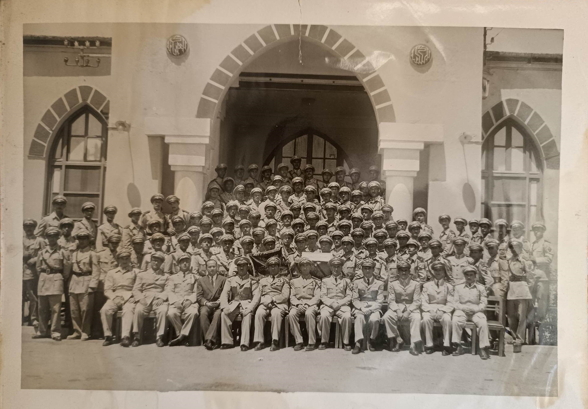 التاريخ السوري المعاصر - طلاب وخريجو إحدى دورات الكلية العسكرية في خمسينيات القرن العشرين