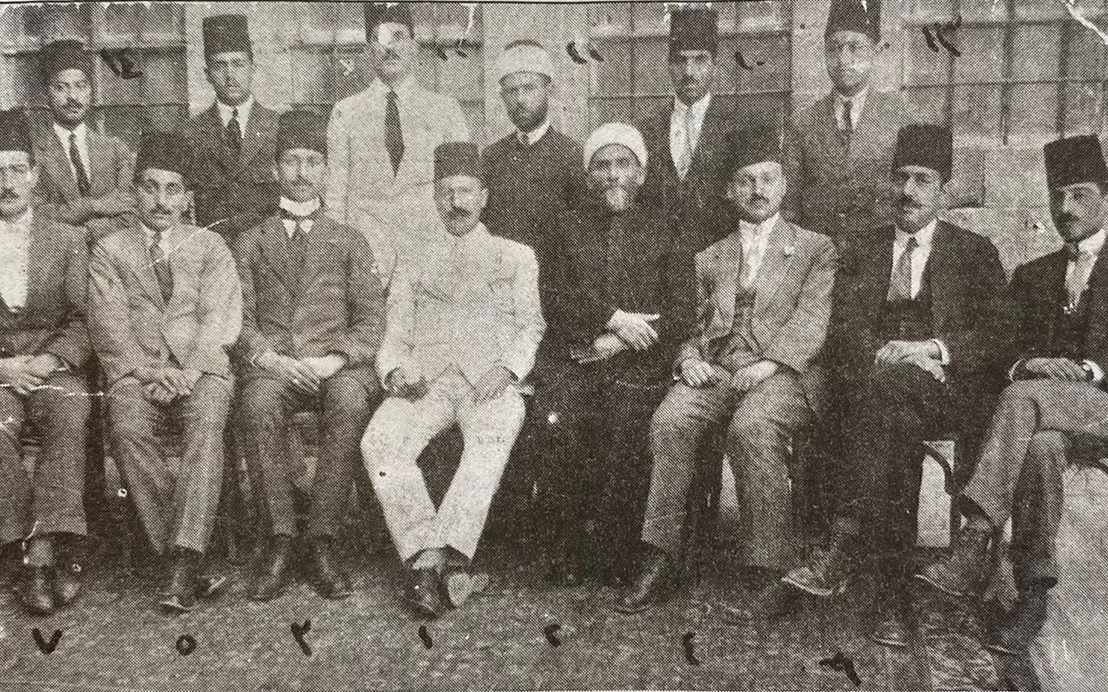مدير ومدرسو مكتب عنبر في دمشق عام 1920م