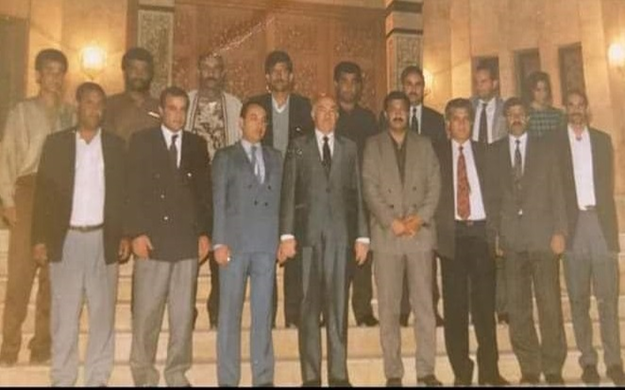 إدارة وفريق نادي الشباب بكرة القدم مع محمد نجيب السيد أحمد محافظ الرقة 1993م