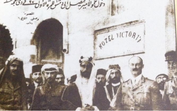 التاريخ السوري المعاصر - الأمير فيصل بن الحسين مع الجنرال اللنبي في دمشق عام 1918