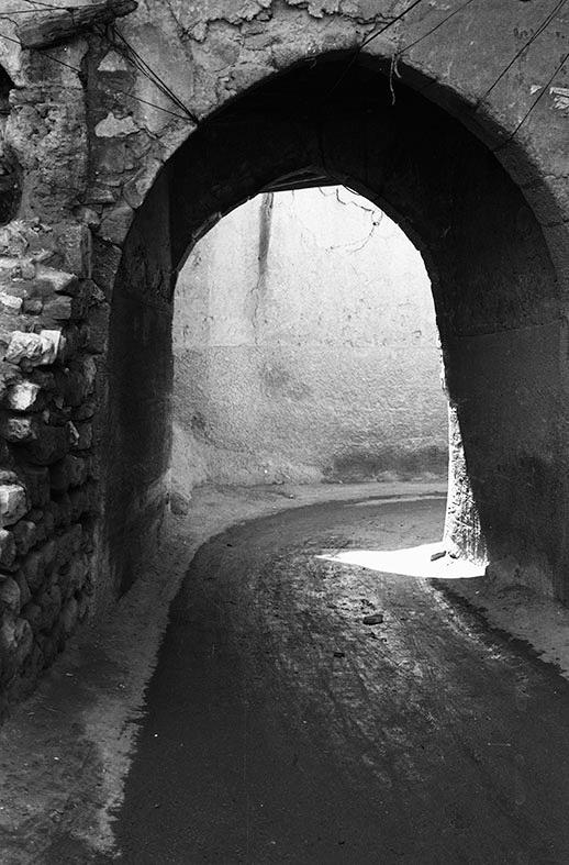 التاريخ السوري المعاصر - مدخل حارة الورد من عين الكرش بدمشق عام 1980