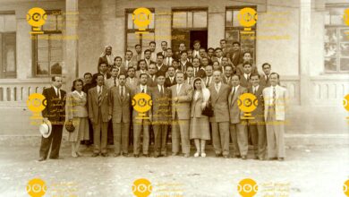 التاريخ السوري المعاصر - معلمون في السويداء مع مدير المعارف عثمان الحوراني عام 1951