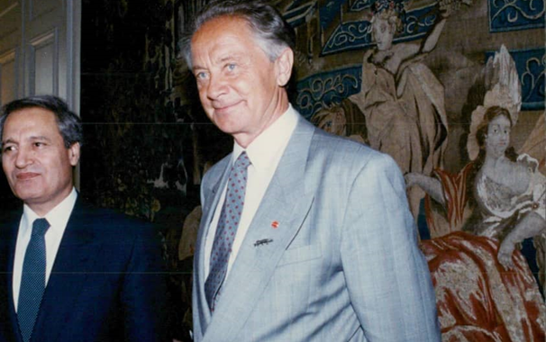 فاروق الشرع ووزير الخارجية السويدي ستين أندرسونو عام 1989م