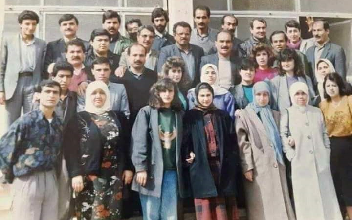 التاريخ السوري المعاصر - مدرسو ثانوية المعري في مدينة الرقه عام 1990م