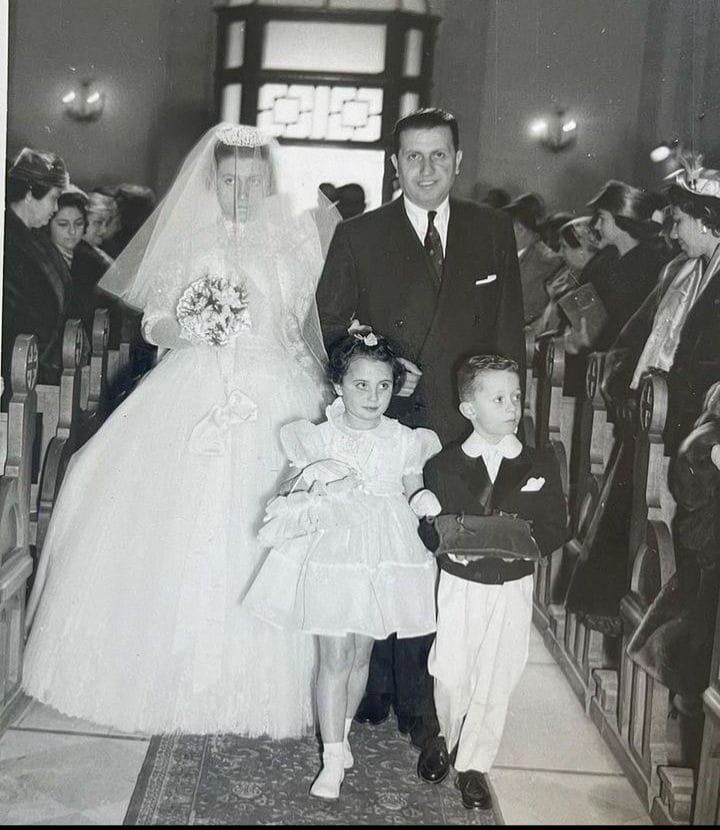 التاريخ السوري المعاصر - مرور العروس تيريز رباط داخل كنيسة القديس فرنسيس الأسيزي في حلب عام 1956