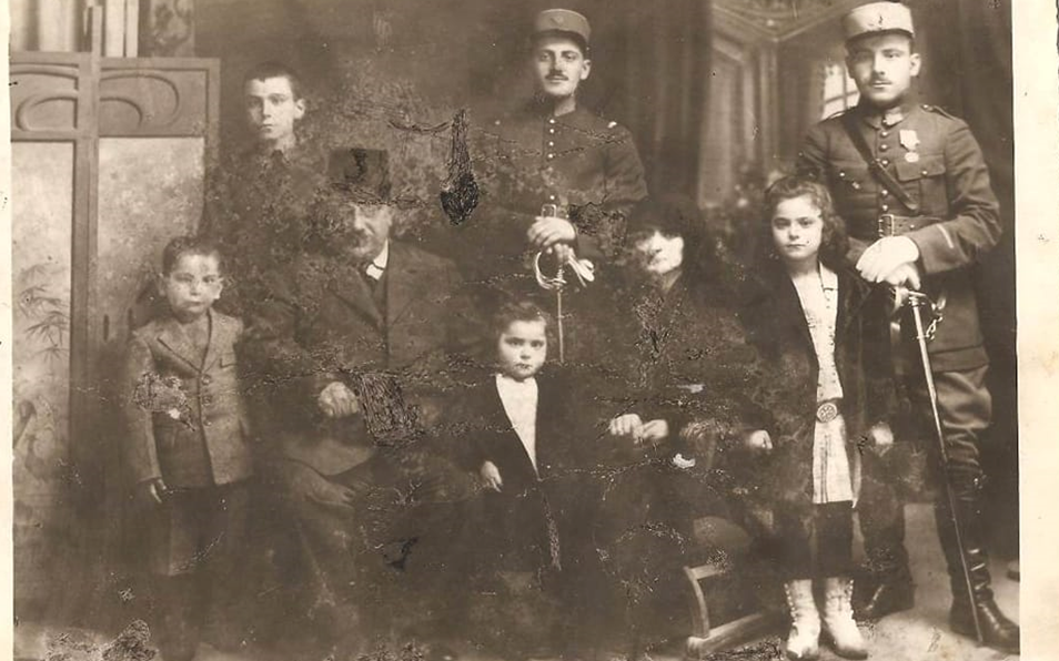 عائلة محمود حمدي كنجو بنود في حلب عام 1926م