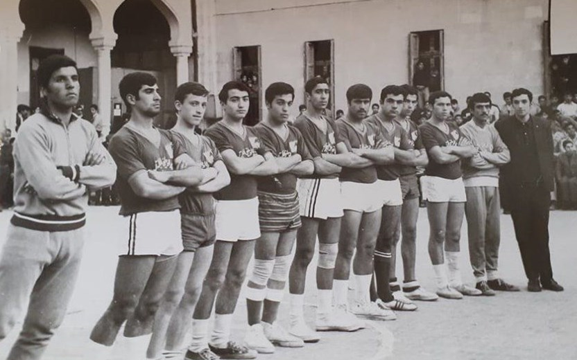 فريق الاتحاد الوطني لطلبة سورية لكرة اليد قبيل مباراتهم مع منتخب شباب مصر عام 1970
