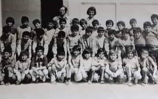 التاريخ السوري المعاصر - طلاب مدرسة الرشيد الإبتدائية في الرقة عام 1974م