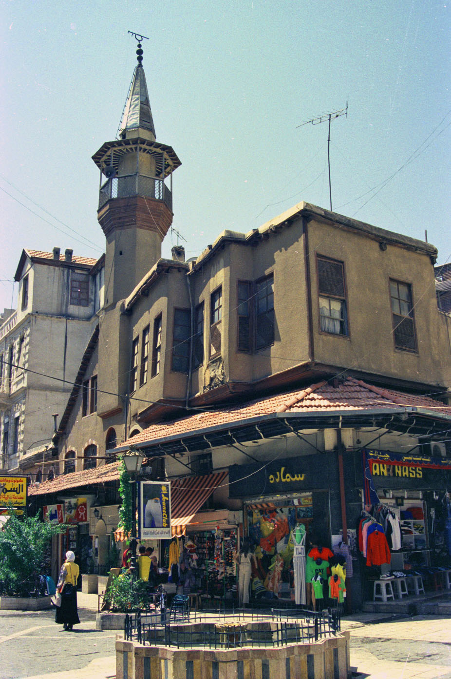 التاريخ السوري المعاصر - مسجد الشهداء في دمشق عام 1998