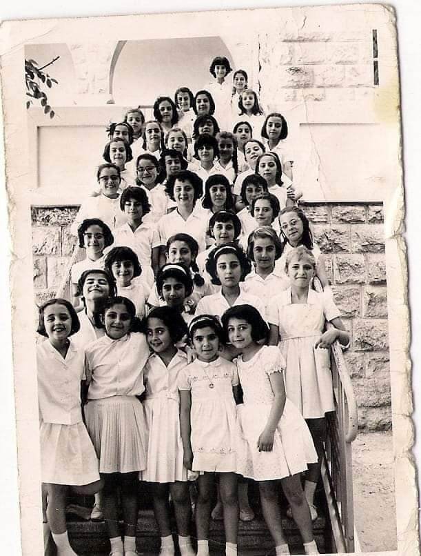 التاريخ السوري المعاصر - طالبات مدرسة الفرانسيسكان بحلب في ستينيات القرن العشرين