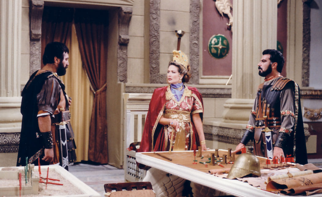 مشهد في مجلس زنوبيا الحربي - مسلسل العبابيد 1995م