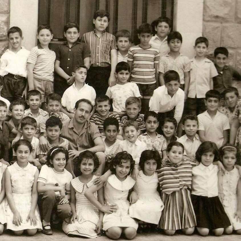 التاريخ السوري المعاصر - طلاب من مدرسة الأميركان في حلب - النشئ الجديد عام 1963