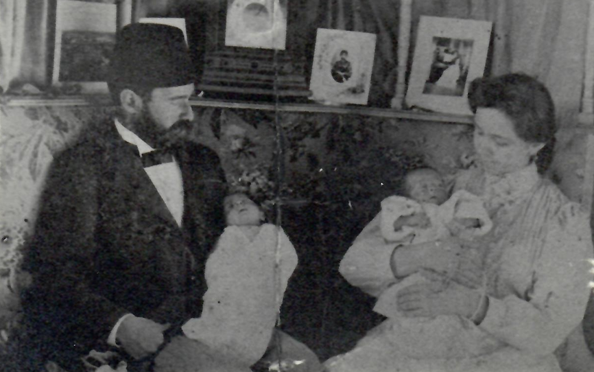 علاء الدين الدروبي وزوجته نسيبة خانم