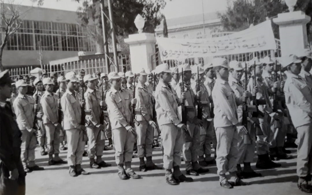 طلاب دار المعلمين في دمشق أمام مبنى جامعة دمشق عام 1964م