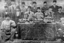 طلاب في قاعة الاختبارات الطبيعية والكيميائية في المدرسة العلمية في حمص