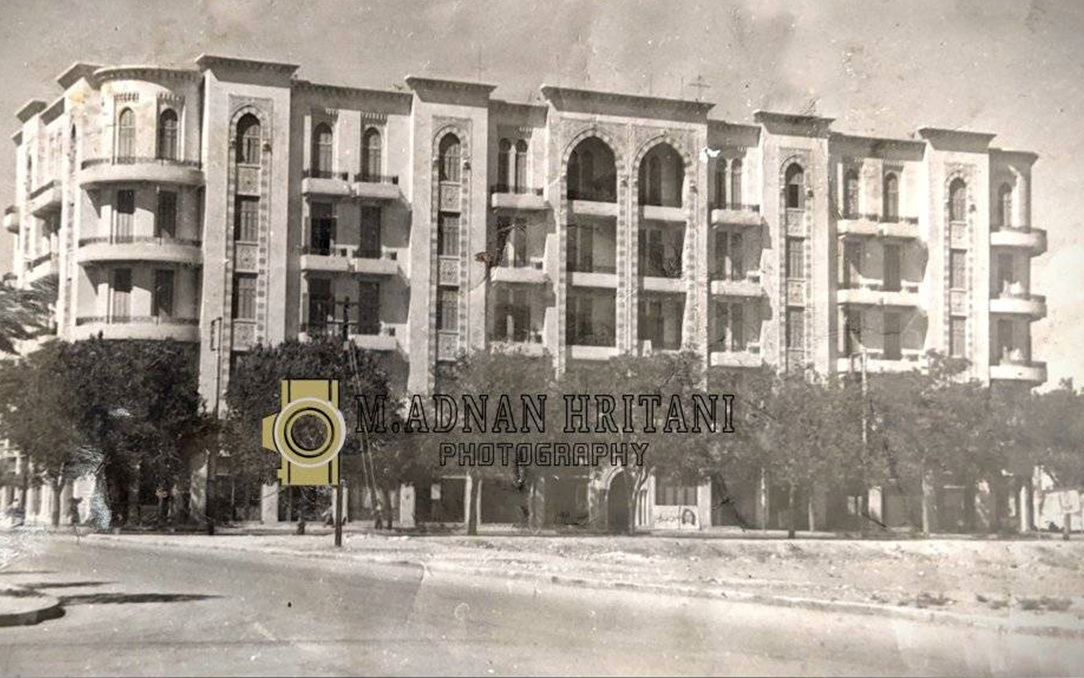 الواجهة الأمامية لمبنى تابع لمديرية الأوقاف في حي الجميلية في خمسينيات القرن العشرين