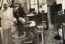 أنطوان مكربنة في عيادته في مدينة حلب في أربعينيات القرن العشرين