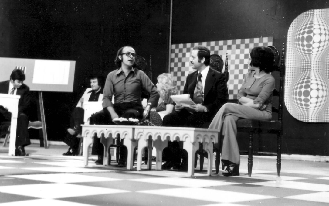 حسان أبو عياش وأسماء فيومي ضيوف برنامج أبيض وأسود 1979م