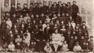 طلاب في مدرسة القديس حنانيا الرسول في الميدان عام 1929