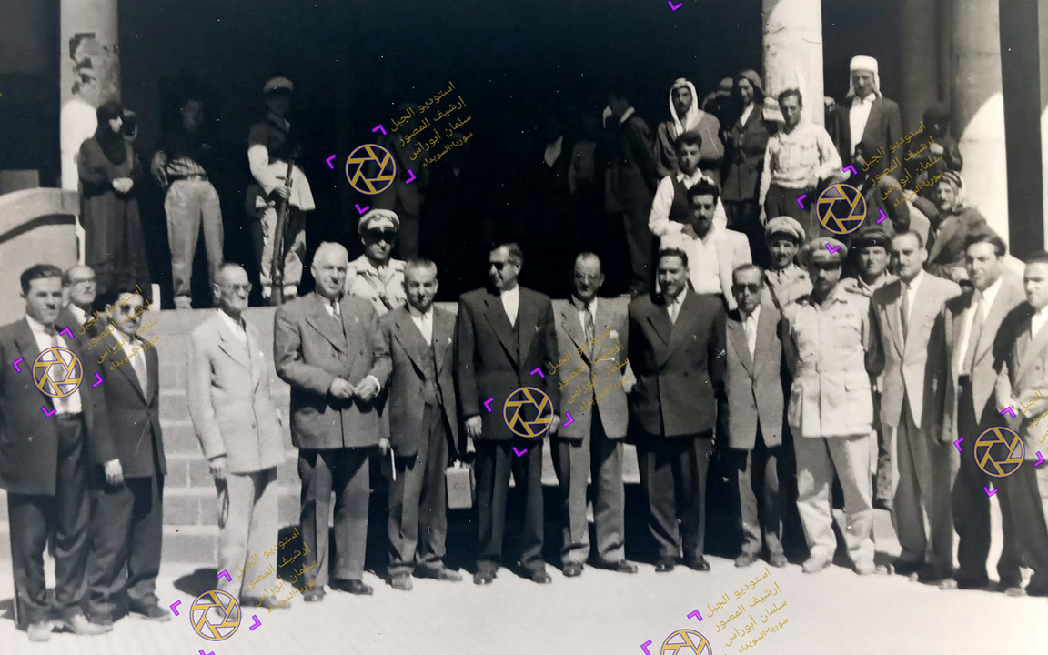 محافظ السويداء عبد المجيد التجار مع مدراء الدوائر في احتفال عيد العمال عام 1960م