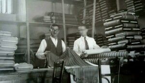 الصناعي بشير جرجس شلحت في خان الميسر بحلب في أربعينيات القرن العشرين