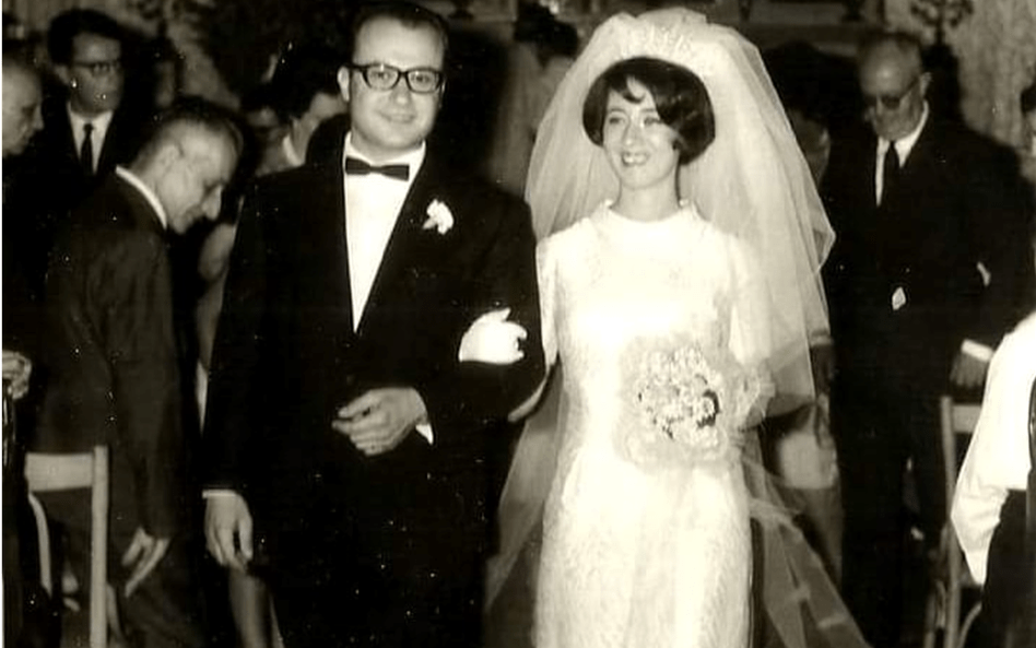 العروسان حبيب صقال ومنى صادر من داخل بازيليك القديس فرنسيس الأسيزي في حلب 1966