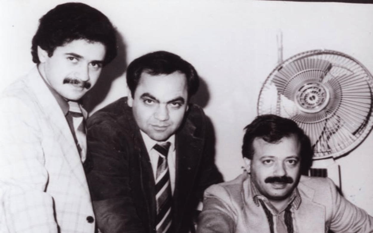 علاء الدين كوكش وبسام الملا في مبنى التلفزيون السوري عام 1991