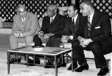 أمين الحافظ وجمال عبد الناصر في مؤتمر القمة العربي بالقاهرة عام 1964