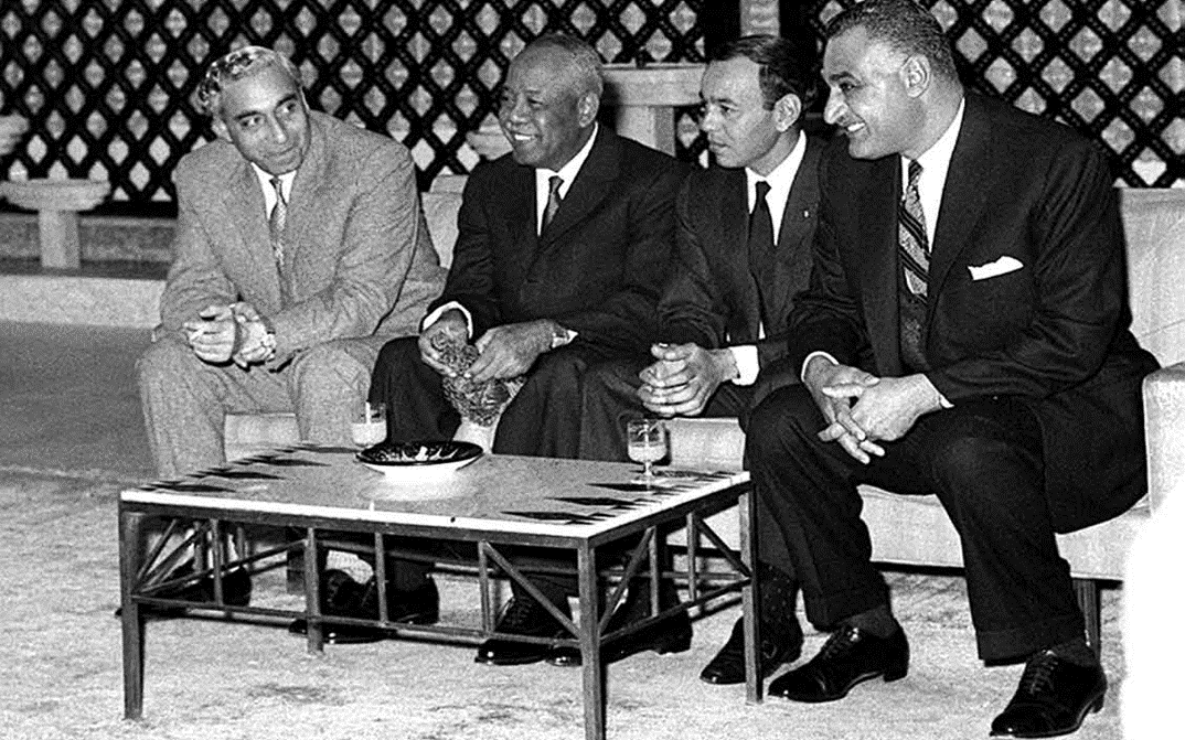 أمين الحافظ وجمال عبد الناصر في مؤتمر القمة العربي بالقاهرة عام 1964