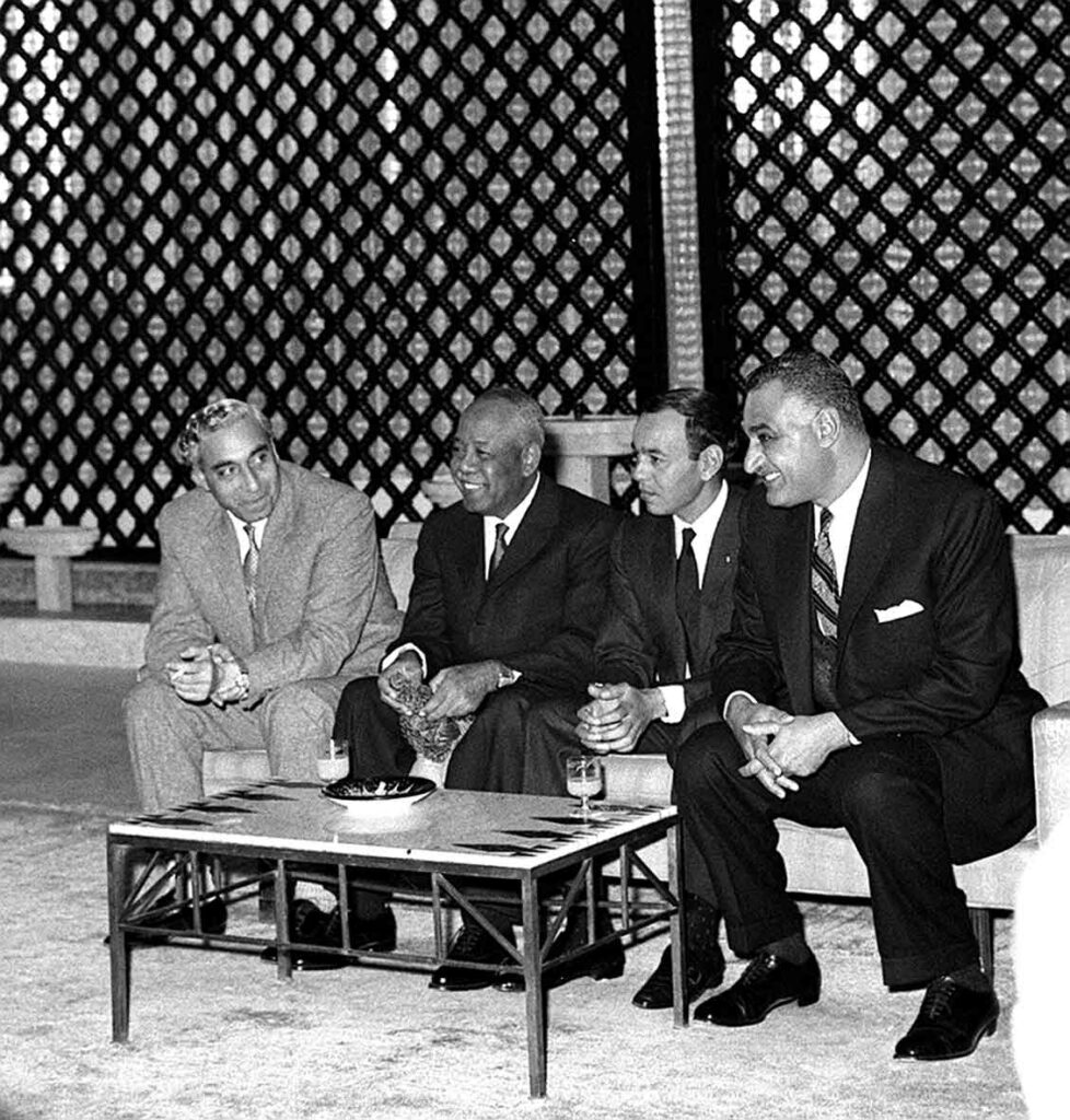 أمين الحافظ وجمال عبد الناصر في مؤتمر القمة العربي بالقاهرة عام 1964