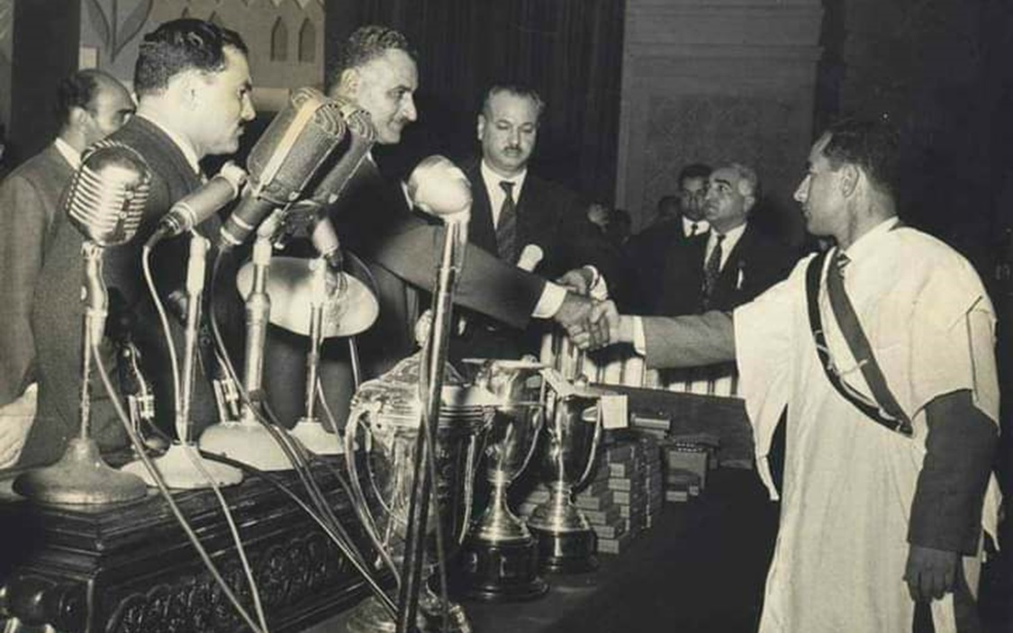 جمال عبد الناصر في دمشق يكرم أحد أبناء جبلة عام 1961م