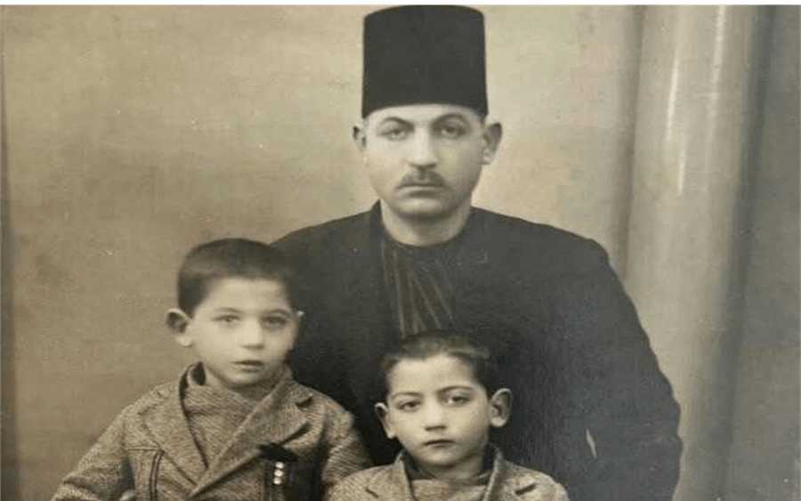 الحاج محمد حنيفه مع ولديه عادل وعبد العزيز في حلب