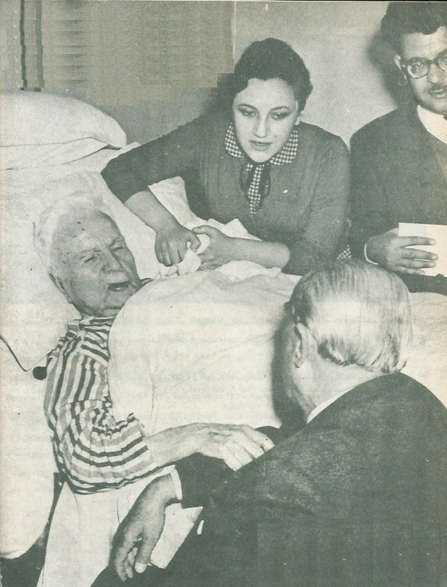شكري القوتلي في زيارة فارس الخوري في مشفى المجتهد عام 1961م