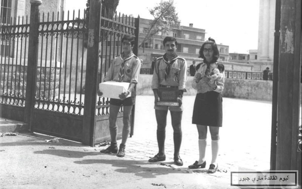 أفراد من الفوج الثاني الأرثوذكسي في ثلاثاء الباعوث أمام كنيسة الصليب بدمشق عام 1970م