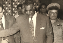 جمال عبد الناصر وجمال الفيصل وعبد الحميد السراج داخل مبنى الأركان في دمشق عام 1958م