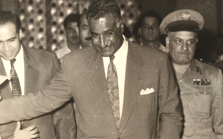 جمال عبد الناصر وجمال الفيصل والسراج في مبنى الأركان بدمشق عام 1958