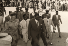 لحظة دخول لجنة دعم الثورة العراقية إلى مبنى رئاسة الأركان بدمشق عام 1958م